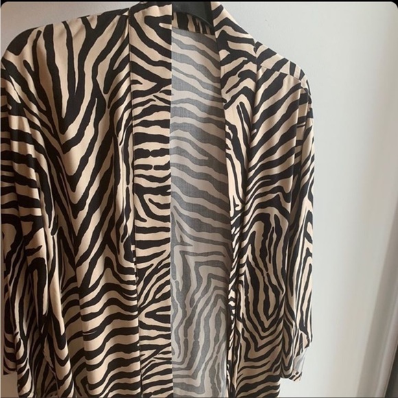 Zebra Print Kimono with detachable Belt - Picture 5 of 5